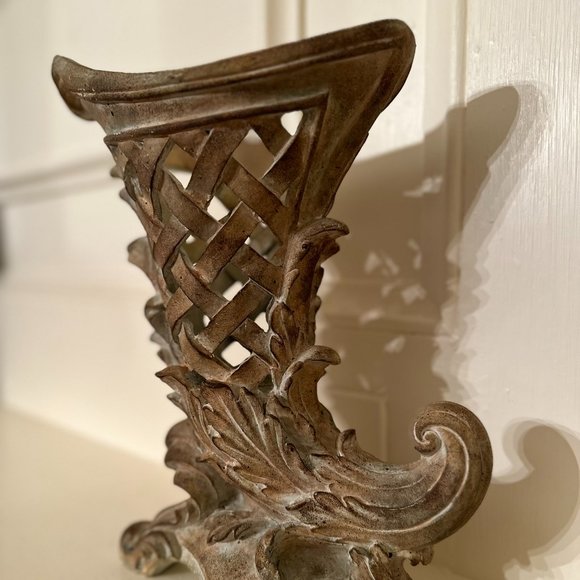 Beatiful Cornucopia Basket Weave Vase - Picture 2 of 15